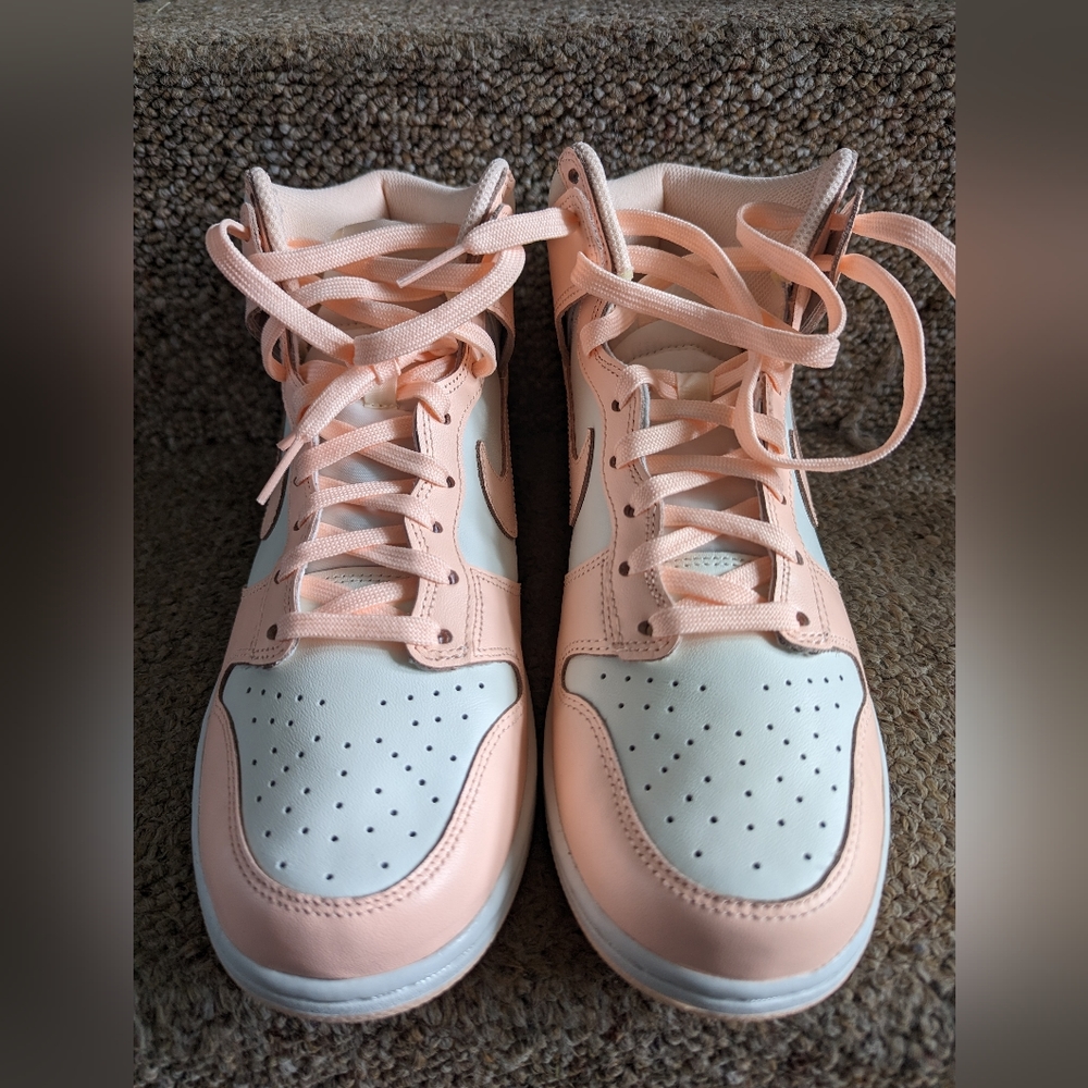 Nike Women's Dunk High Size 9